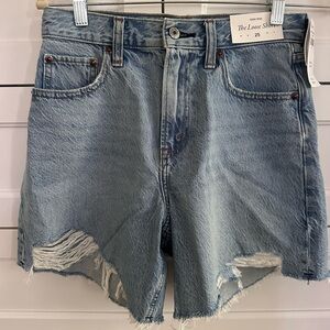 Abercrombie & Fitch Women’s high rise loose shorts Light Size 25 New with tags.